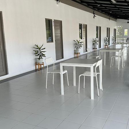 Juni House Chumphon Panzió Kültér fotó