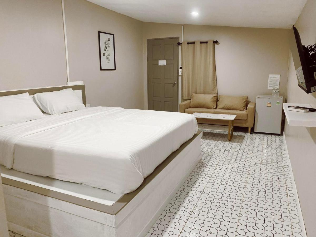 Juni House Chumphon Panzió Kültér fotó