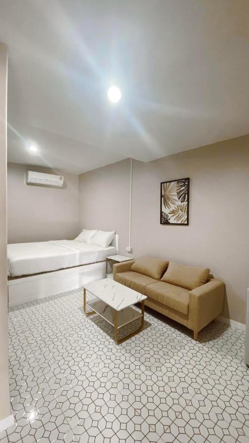 Juni House Chumphon Panzió Kültér fotó