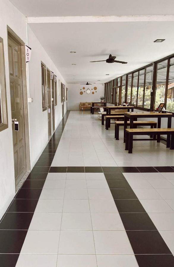 Juni House Chumphon Panzió Kültér fotó
