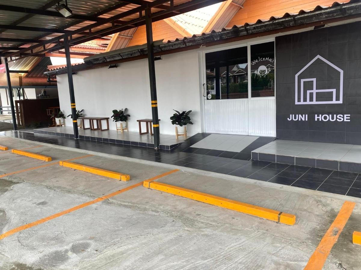 Juni House Chumphon Panzió Kültér fotó
