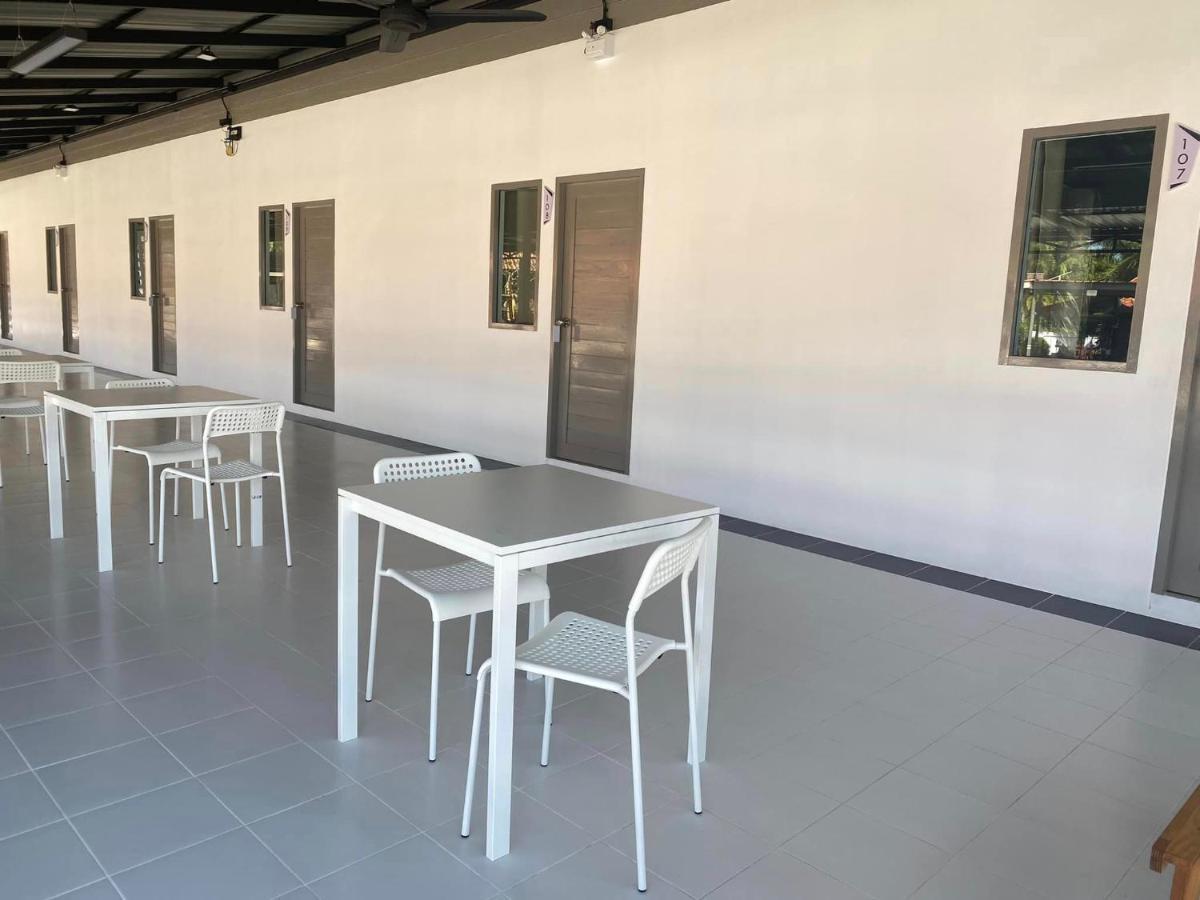 Juni House Chumphon Panzió Kültér fotó
