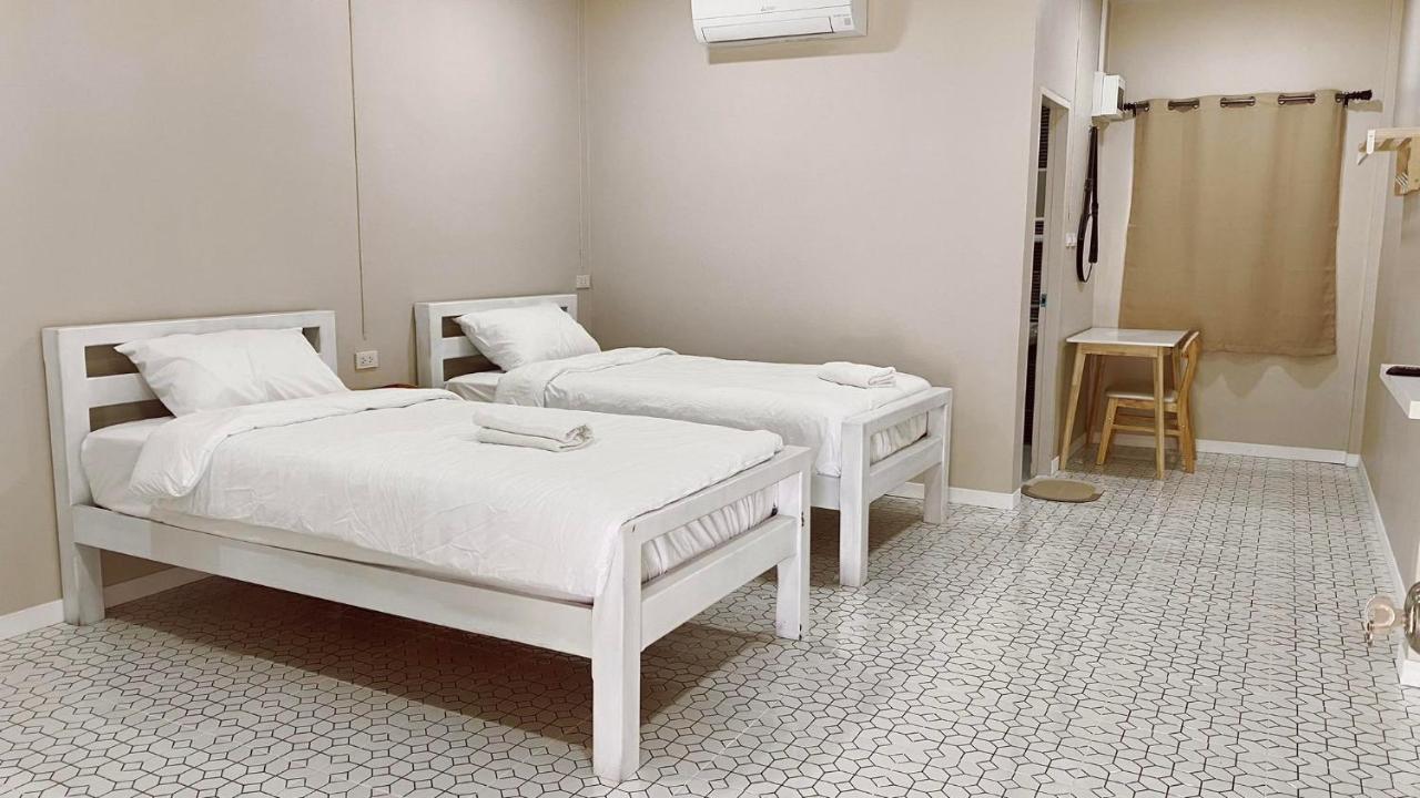 Juni House Chumphon Panzió Kültér fotó