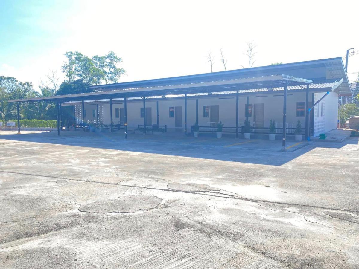 Juni House Chumphon Panzió Kültér fotó