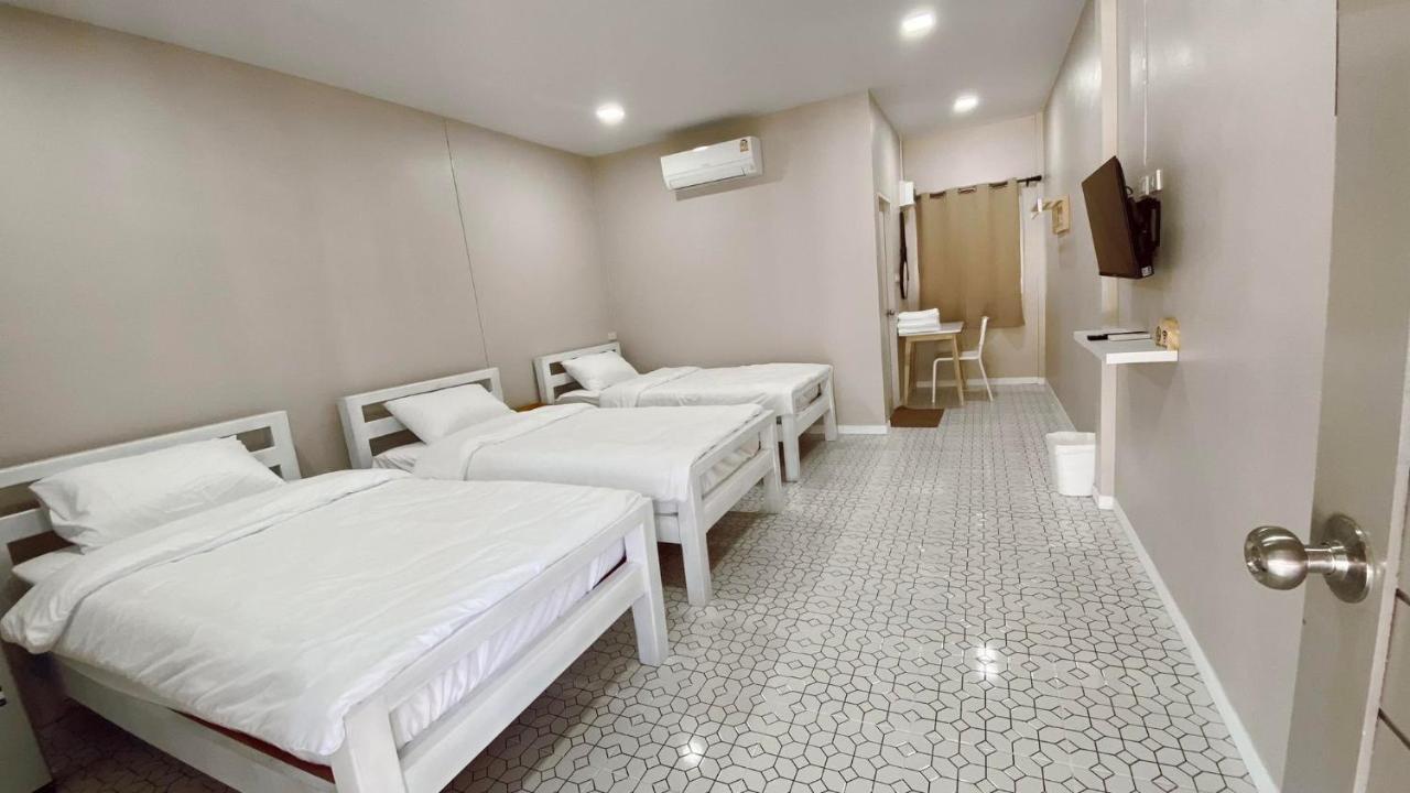Juni House Chumphon Panzió Kültér fotó