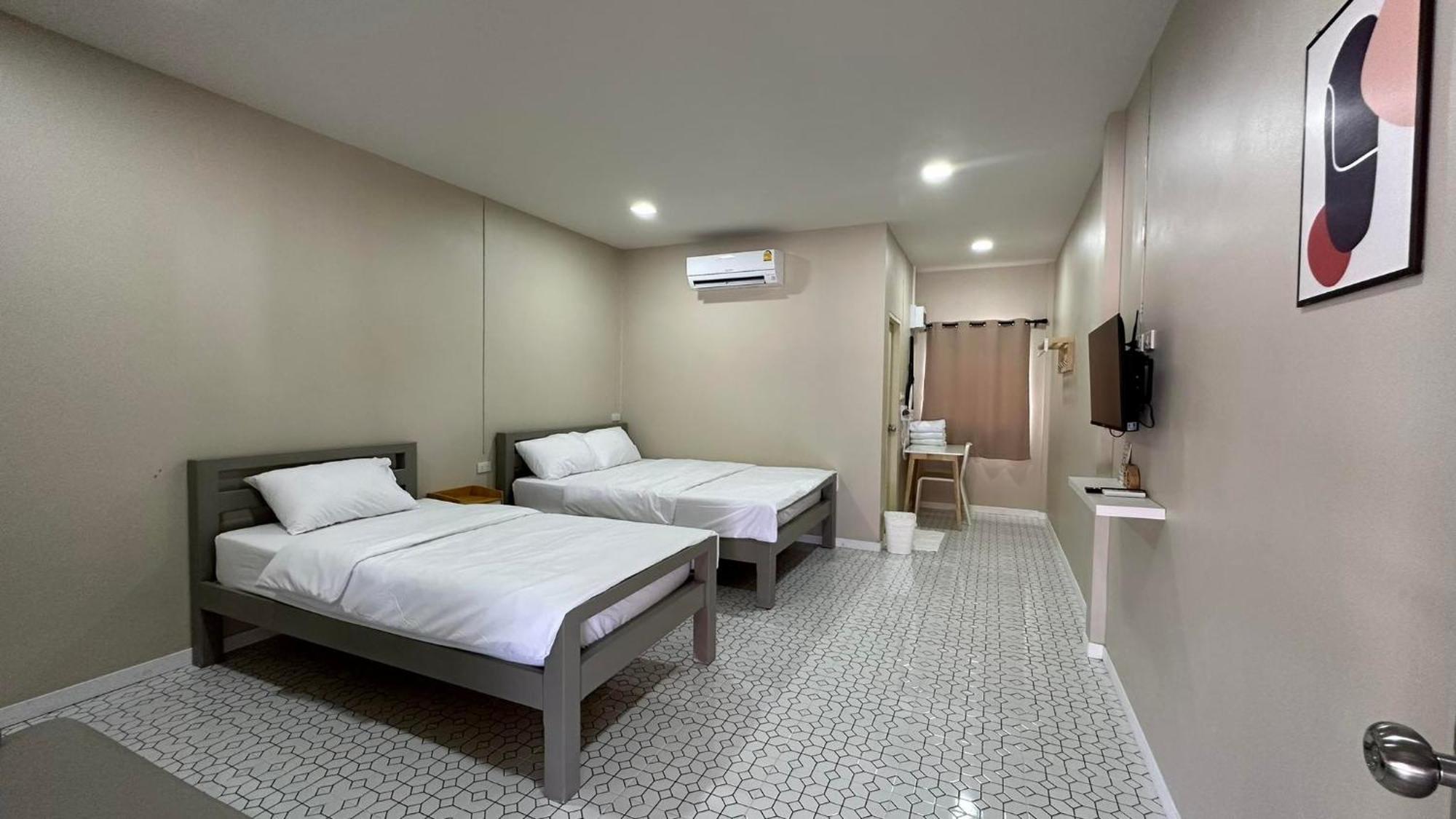 Juni House Chumphon Panzió Kültér fotó