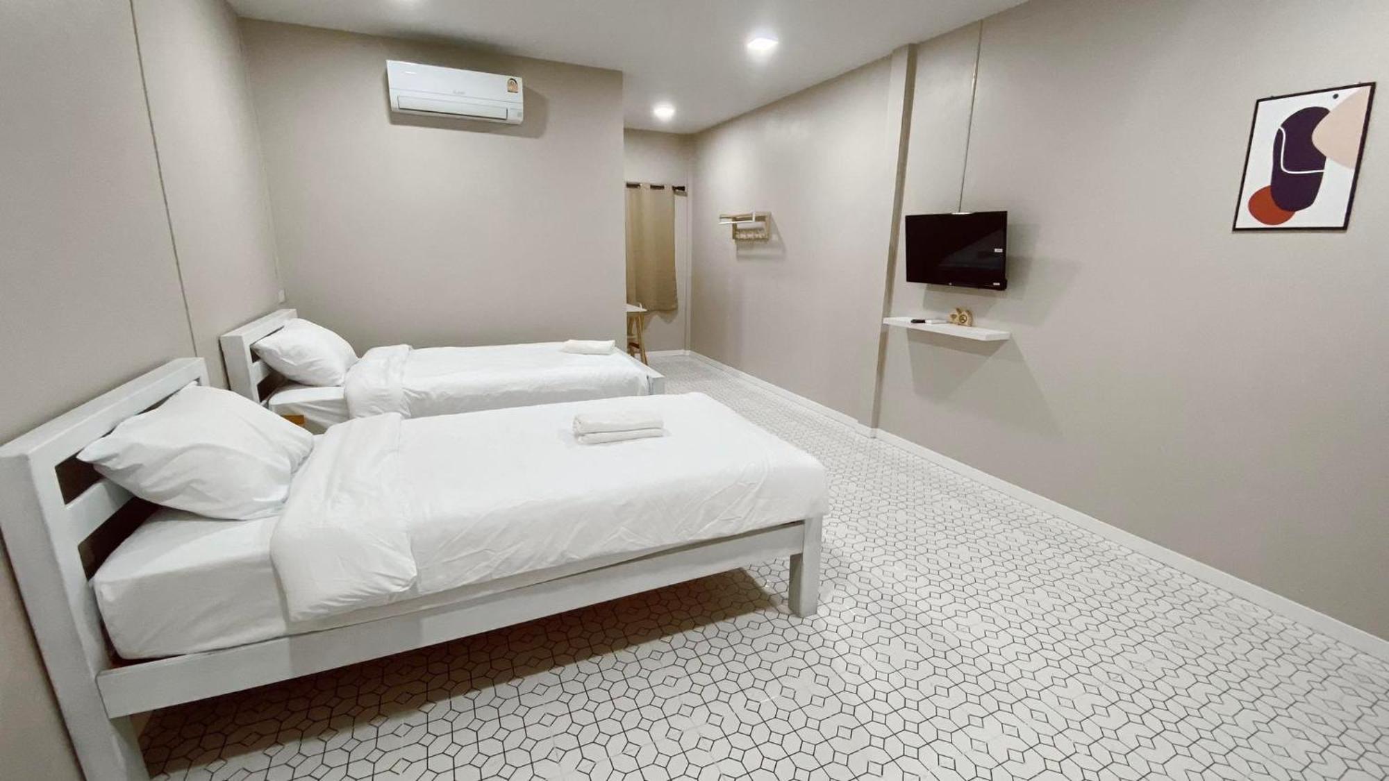 Juni House Chumphon Panzió Kültér fotó