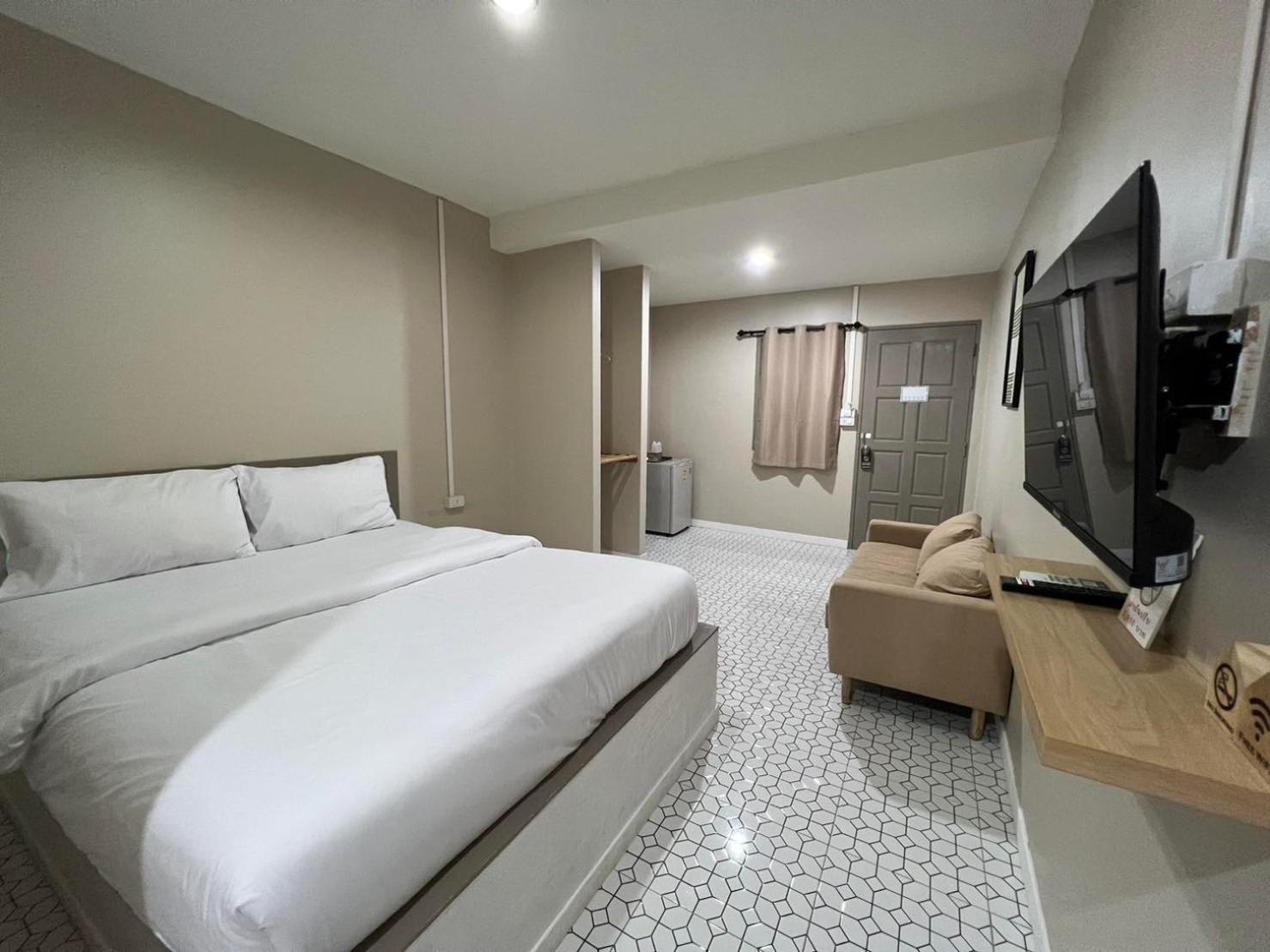 Juni House Chumphon Panzió Kültér fotó