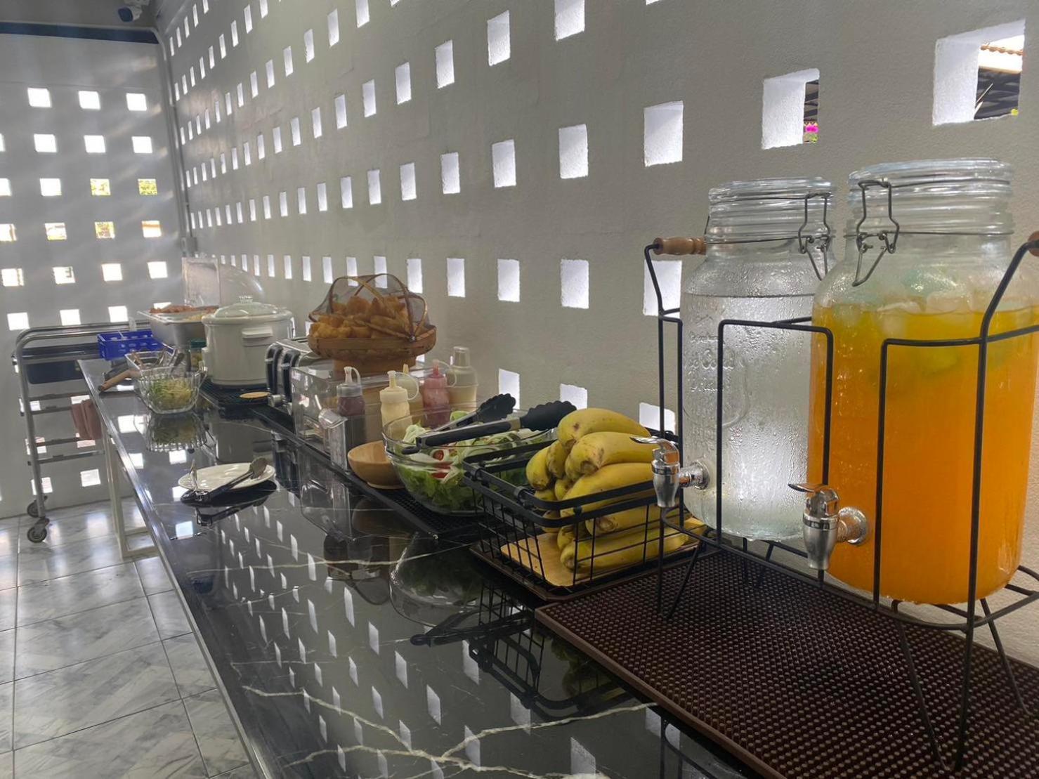 Juni House Chumphon Panzió Kültér fotó