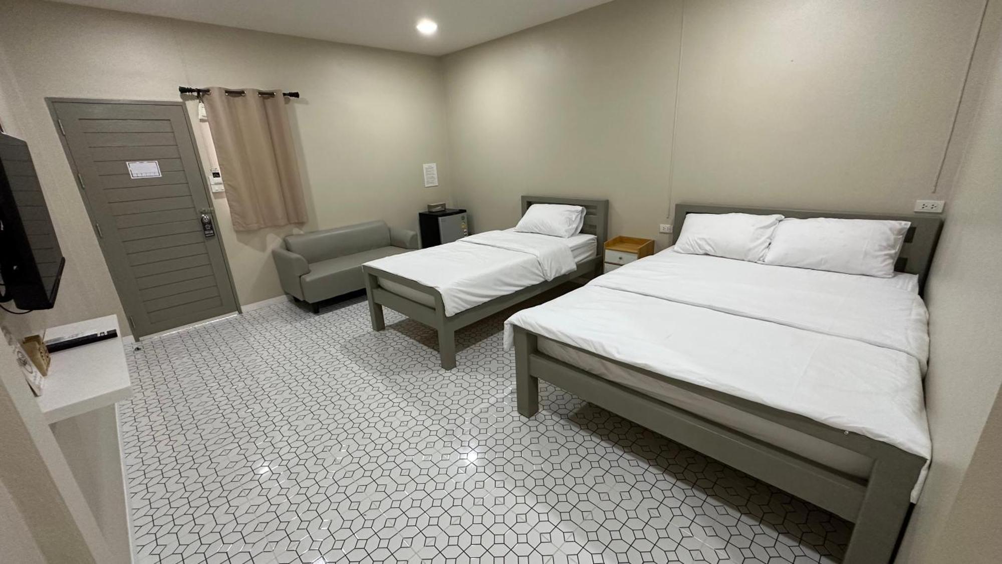 Juni House Chumphon Panzió Kültér fotó