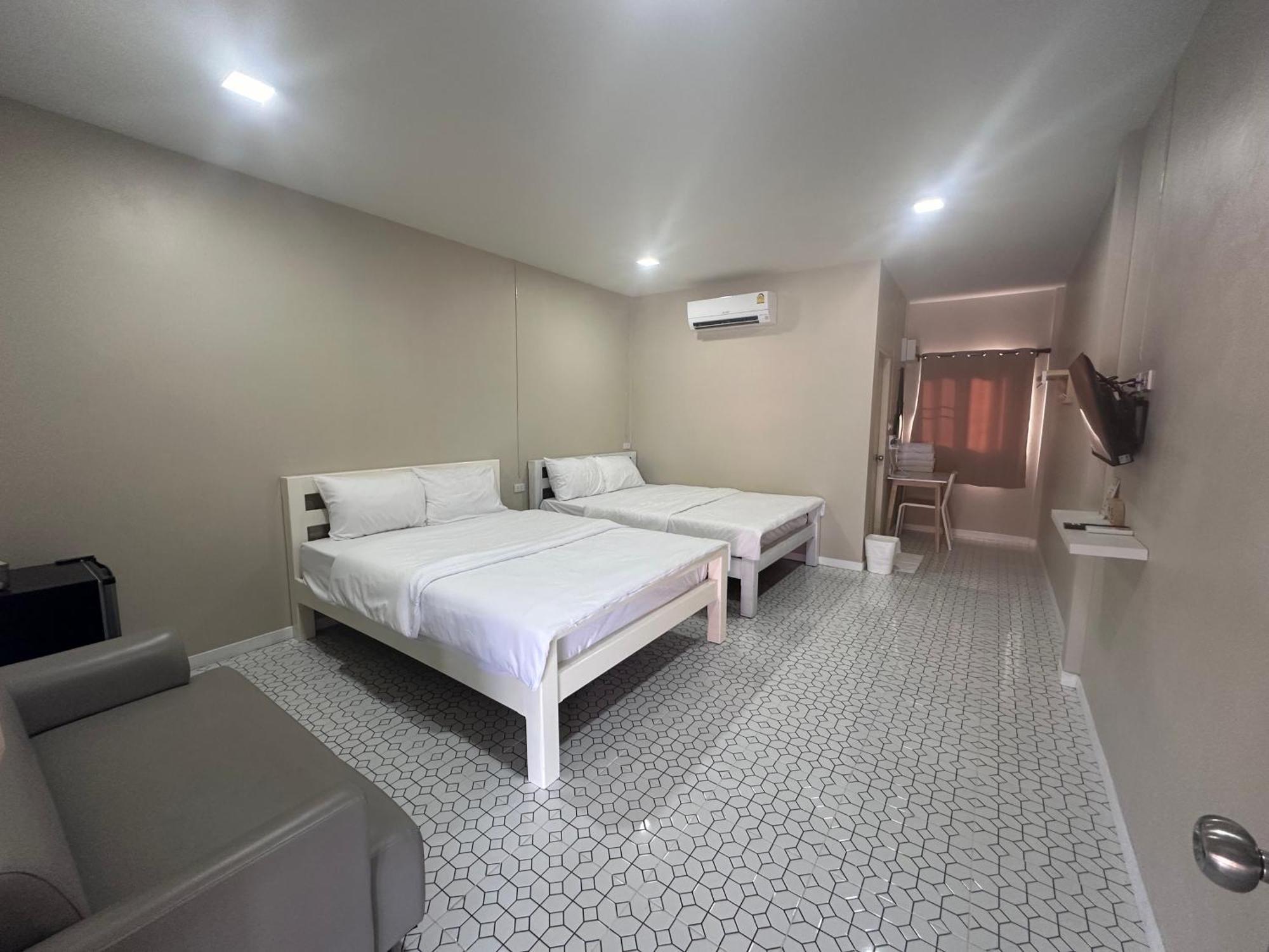Juni House Chumphon Panzió Kültér fotó