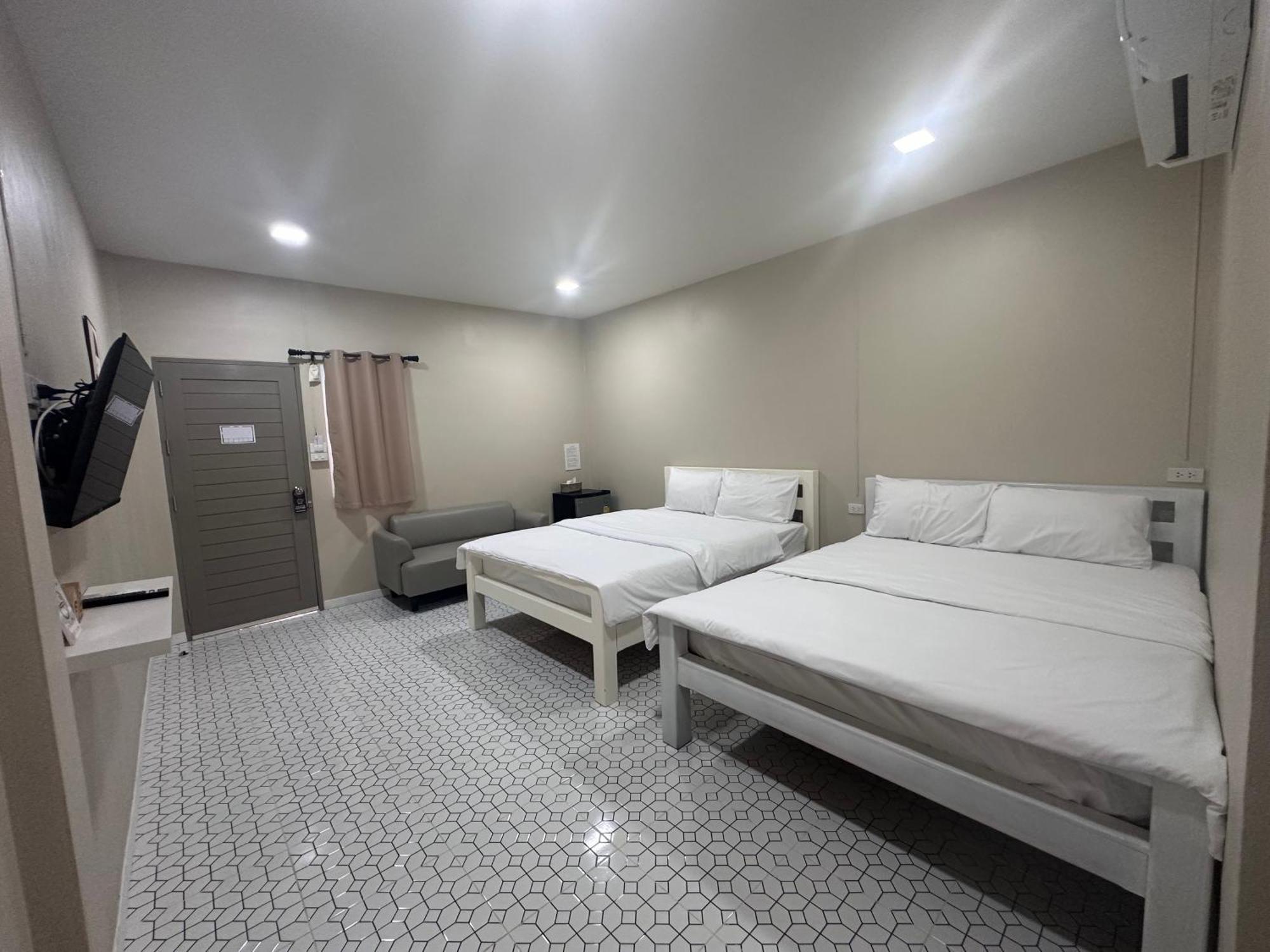Juni House Chumphon Panzió Kültér fotó