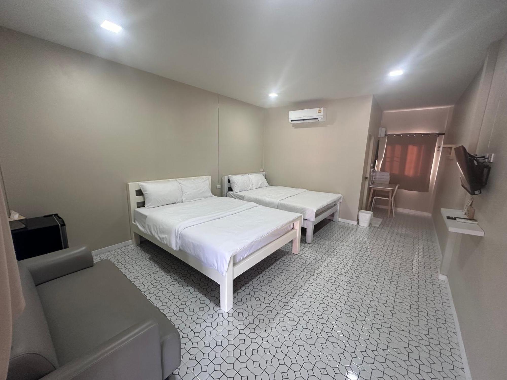 Juni House Chumphon Panzió Kültér fotó